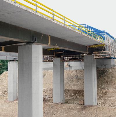 Montant de garde-corps à pince T