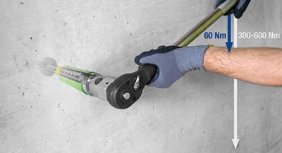 man using ratchet to tighten the form tie