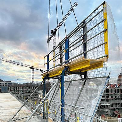 Montagebühne Seitenschutz