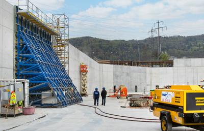 supporting construction frame being moved by using hovercraft technology