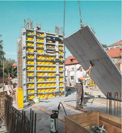 cleaning of a Framax Xlife wall form panel