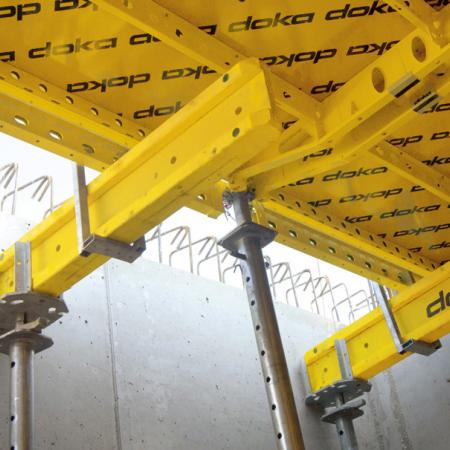 The Dokadek suspension clamp H20 makes it possible to transition directly to Dokaflex, for 'instant' forming of infill zones.