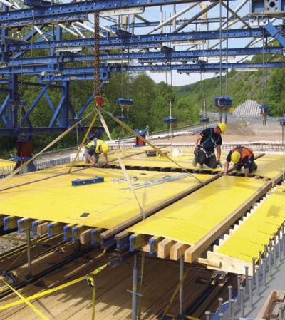 Einhängen und Montieren der Innenschalung