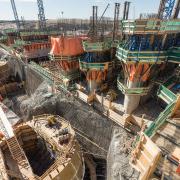 Dam formwork D22 and Large-area formwork Top 50S from Doka are used to construct the draft tubes and the spillways.